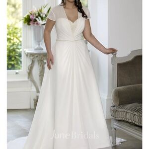 NWT Wedding Dress Size 16 (Ivory)